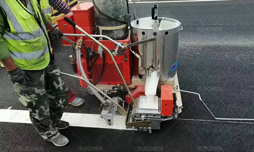 Máquina de marcado de carreteras termoplástico en Pakistan